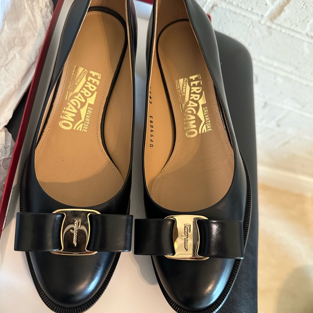 Salvador Ferragamo Luna 30 Pump